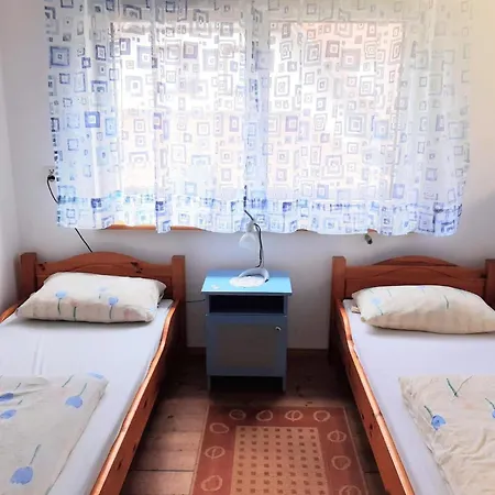 Tatil Evi With A Garden, Close To The