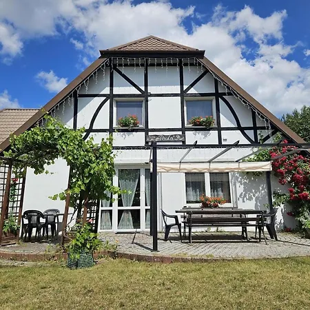 Tatil Evi With A Garden, Close To The Pluski
